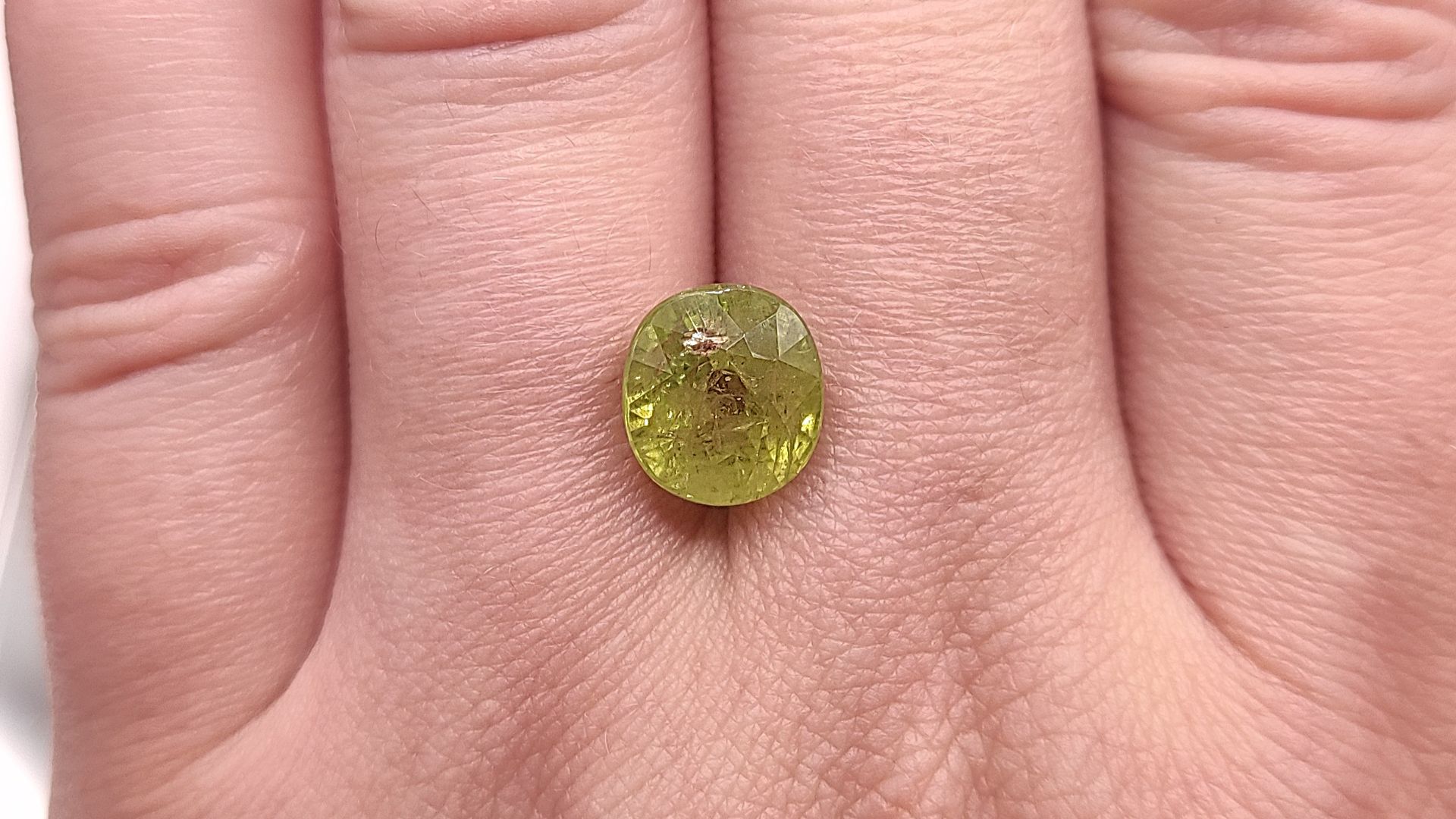 Гранат Гроссуляр овал  5.65 ct. Мали + гемм. заключение