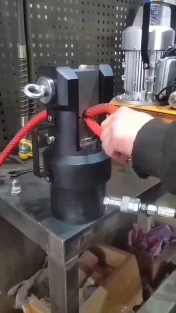 Пресс для опрессовки каната