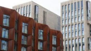 Россиянам объяснили, почему стоит повременить с покупкой жилья