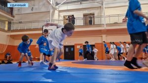 Удачнинцы отработали технику вольной борьбы под руководством чемпионов