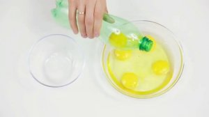 Как быстро и без проблем отделить желток от белка.