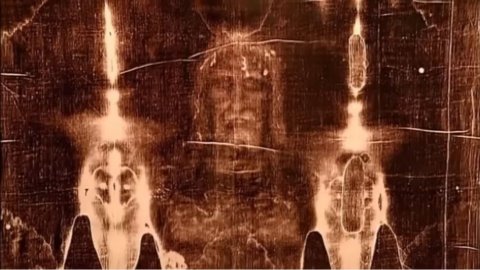 Мир замер, то что нашли в структуре Туринской Плащаницы шокировало всех…