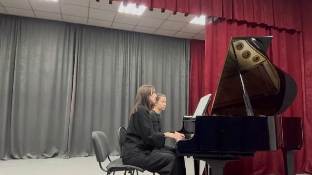 К. Дебюсси "Маленькая сюита" часть 2, "Шествие" для четырех рук.