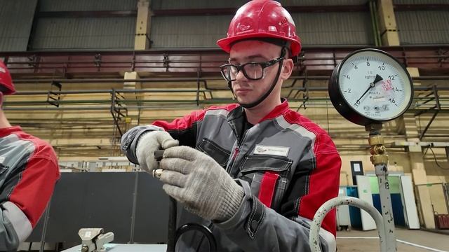 На ОЭМК прошёл конкурс профмастерства среди слесарей-ремонтников и электрогазосварщиков