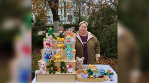 Котов Котофеевичей - на фронт, лошадок, мышек - детям к празднику