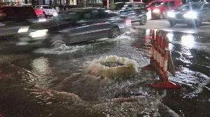 Авария на канализационном коллекторе в центре города Орла.