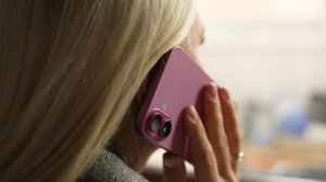 Новая схема: мошенники начали вынуждать жертв перезванивать им