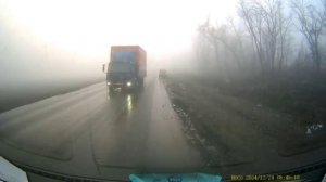 Ситуация на дороге на туманных Донецких дорогах почти закончилась смертельным лобовым ДТП. 

Даже с