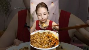 Мукбанг. ASMR. Китайцы едят на камеру. Мокбанг (1080p) (1)