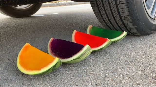 Машина давит предметы колесом! Эксперименты с колесом! Давим цветные арбузы! Залипалка ASMR