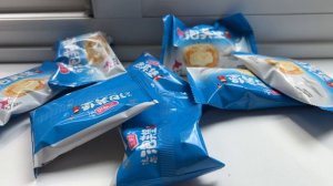 Обзор на китайское печенье с кремовой начинкой со вкусом йогурта в хрустящей обсыпке