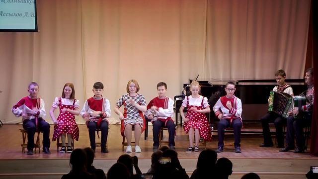 05 Удмуртские плясовые наигрыши, аранж. Ассылова А.В., исп. образцовый коллектив ансамбль ложкарей « смотреть онлайн