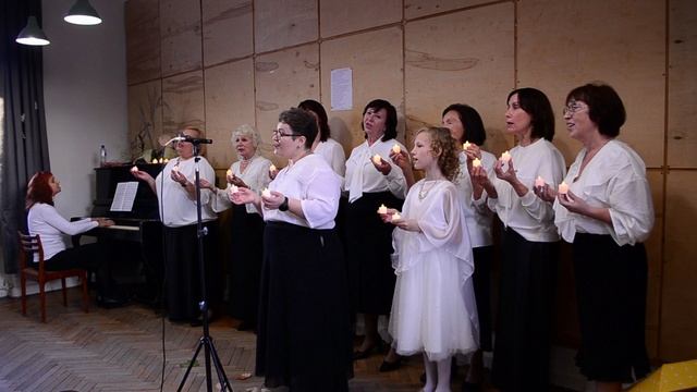 Замыкая круг - солистка Наталья Бахарева и хор «Сюрприз»