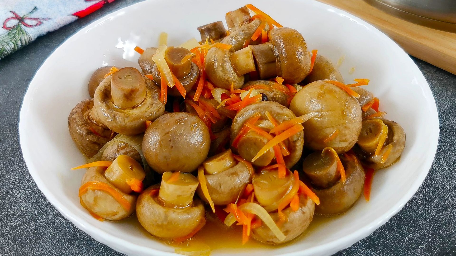 Быстрый рецепт маринованных шампиньонов. Просто и вкусно