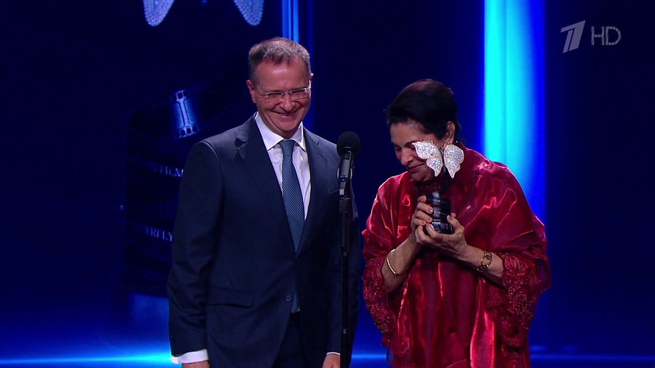 В Москве состоялась церемония вручения кинопремии "Бриллиантовая бабочка".