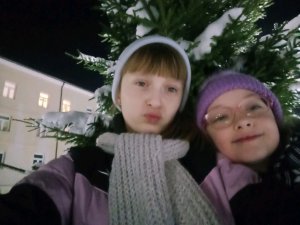 ребята всем привет мы Соня и Олеся как вы знаете нас подождите чуть-чуть и у нас будет уже давайте м