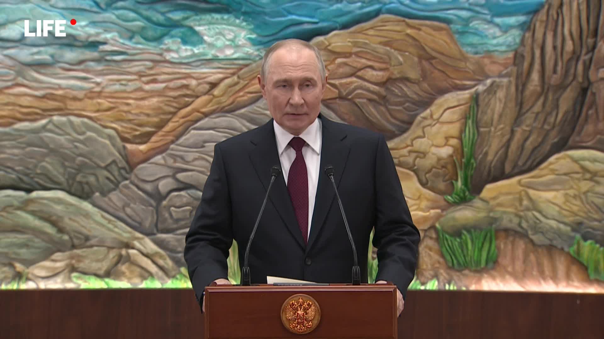 Путин отвечает на вопросы журналистов смотреть онлайн