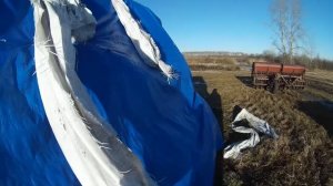 Снова оттеплело. Снимаю полог и подвожу рулоны отавы.