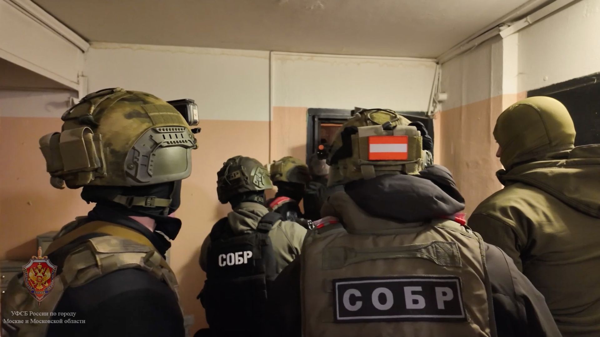 МВД и ФСБ задержали группу, вымогавшую 1,3 млн рублей у ветеранов СВО