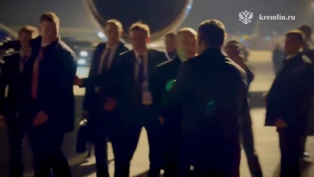 Владимир Путин покинул Бишкек. В аэропорту Манас В. Путина проводил Президент Киргизии Садыр Жапаров