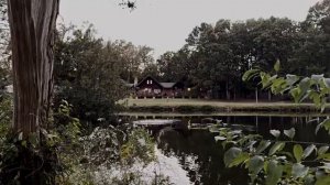 Успокойся и доверься Богу . Домик у озера .  Звуки природы. Библия.