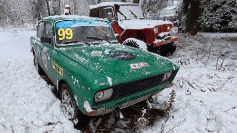 Загадка дыры. Москвич для гонок сломался...