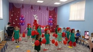 Танец девочек ко Дню Матери