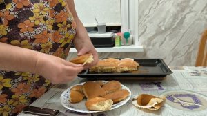 Чем бабушка угощает внуков.