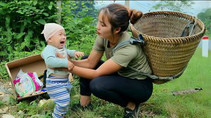 Собирала баклажаны на продажу. По дороге домой случайно нашла маленькую брошеную девочку. Дуонг