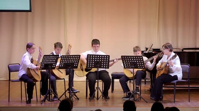 06 Русская народная песня «Ничто в полюшке не колышется», обр. М. Александровой, исп. ансамбль гитар смотреть онлайн