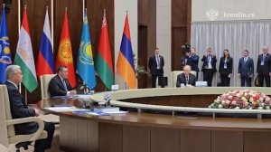 Саммит открылся встречей в узком составе