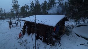 Живу в избе. Первый лёд. Так я ещё не рыбачил. Зимняя рыбалка 2025-2026.