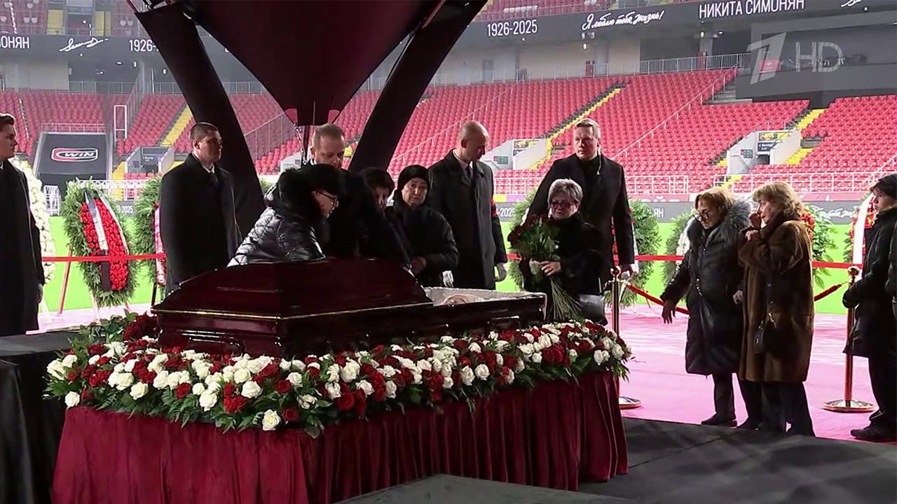 В Москве прощаются с легендарным футболистом и тренером Никитой Симоняном.