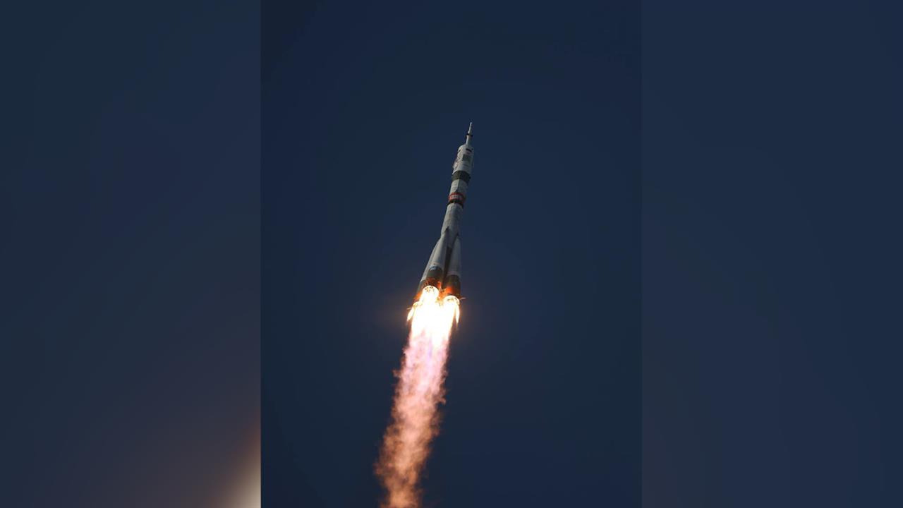 Новый экпипаж, GigaChat и мухи: с Байконура стартовал корабль "Союз МС-28".