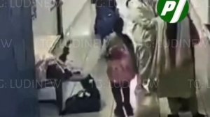 В Индии учительница заставила девочку 100 раз присесть с тяжёлым рюкзаком — она умерла