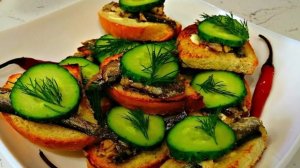 БУТЕРБРОДЫ СО ШПРОТАМИ. ВКУСНЫЙ РЕЦЕПТ БЫСТРЫХ БУТЕРБРОДОВ СО ШПРОТАМИ И ОГУРЦОМ