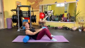 Пилатес с миниболом и роллом