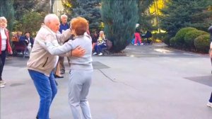 Я БУДУ ЖДАТЬ ТЕБЯ ЗИМОЮ И ЛЕТОМ ОКТЯБРЬ 2023 ХАРЬКОВ ТАНЦЫ В ПАРКЕ