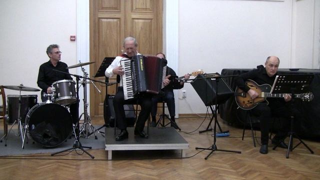 М.Хельберт и  М.Ларканж Площадь Гранады. Играет Владимир Никулин (аккордеон))