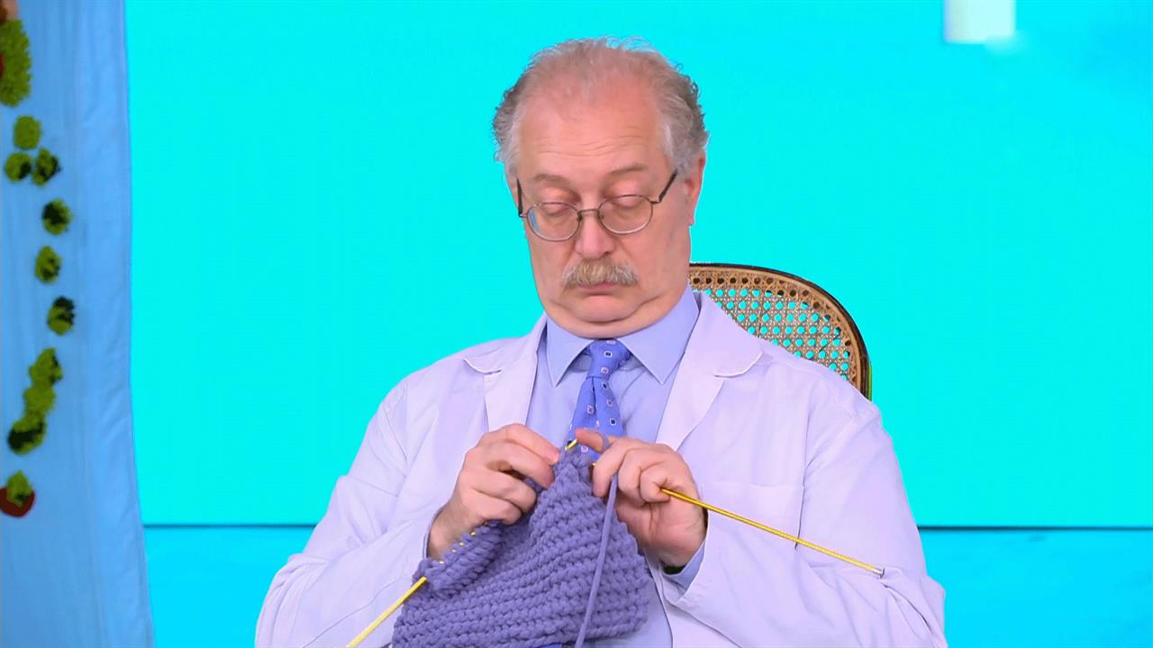 Снижает стресс и развивает мозг: в "Жить здорово!" рассказали о пользе вязания