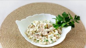 Вкусный салат из консервированной САЙРЫ! Праздничная ЗАКУСКА!