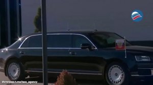 Почётный караул, конный кортеж: кадры прибытия российского лидера в резиденцию «Ынтымак ордо»