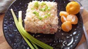 Салат "Зимнее сияние "с печенью и мандарин.