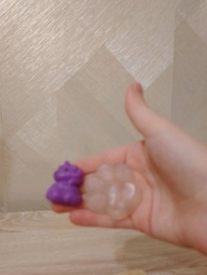 лапка против ножа!