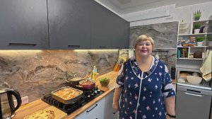 Готовлю кету  в сливочном соусе  и гуляш из куриной грудки.  Покупки из Чижика.