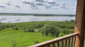 Дом на берегу реки