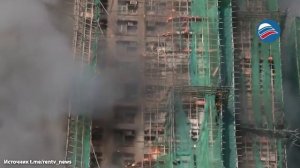 Кадры самого мощного пожара за последние 17 лет в Гонконге