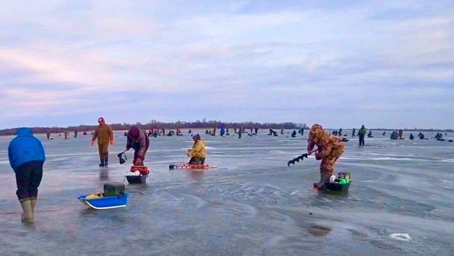 ГЛУБИНА 60 СМ ЕГО ТУТ ТОННЫ рыбалка на судака смотреть онлайн