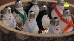 Новогодние игрушки из лампочек и цветной бумаги