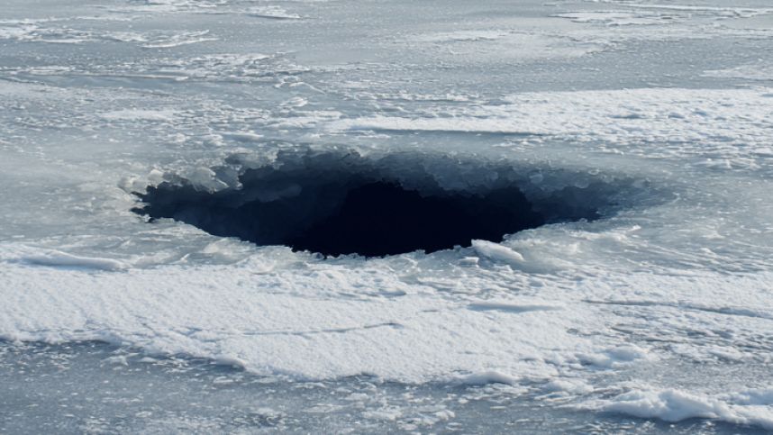 Чудо на глазах у прохожих: мужчина спас провалившегося под лед школьника в Екатеринбурге